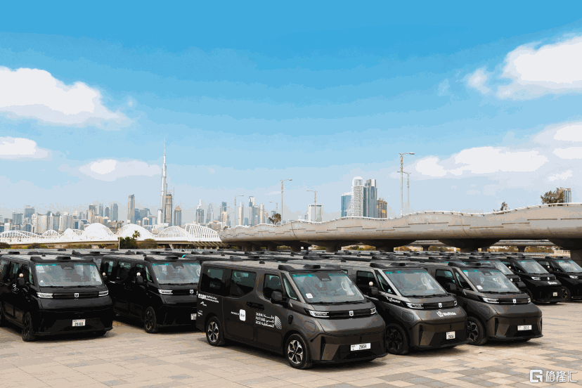 （文远知行纯无人Robotaxi车队在迪拜）